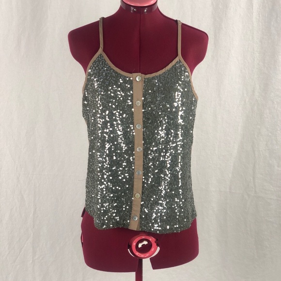 ⭐️5/$30 Daytrip- Sequinned tank - Picture 1 of 7